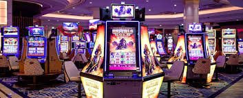 Suasana pengguna menikmati beragam hiburan sports dan casino yang aman dan terpercaya
